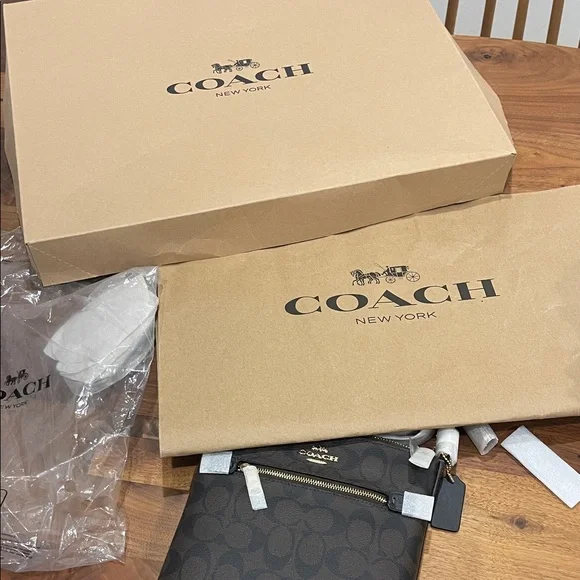 Coach Dark Brown Messenger Bag - Picture 8 of 8